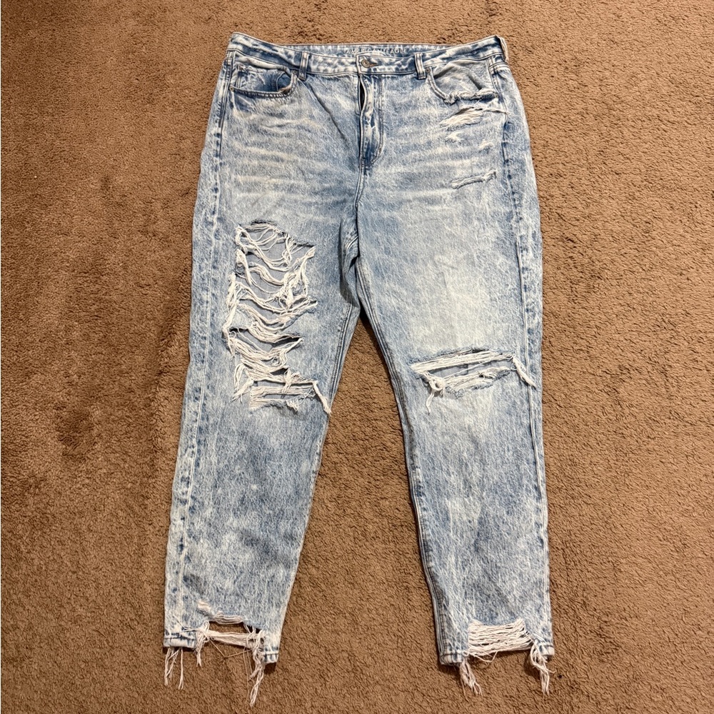 American Eagle Outfitters Light Blue Distressed Boyfriend Jeans